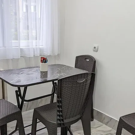Apartamento Main Square - *